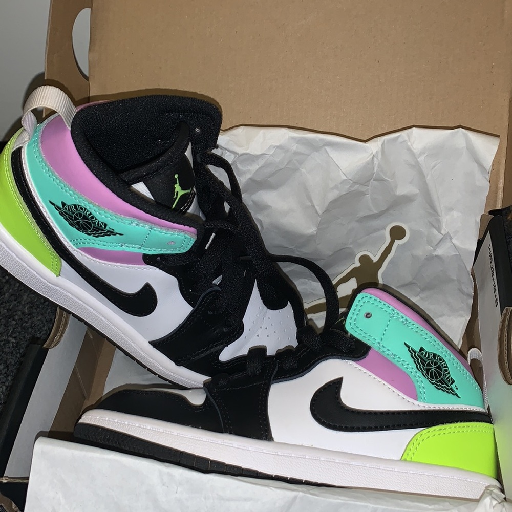 Brand new. Worn once! - Picture 3 of 4